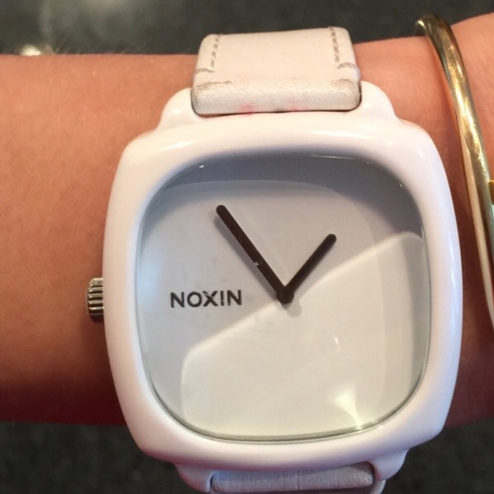 WHITE NIXON
